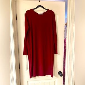 Non-wrinkle fabric boutique dress, with pockets.